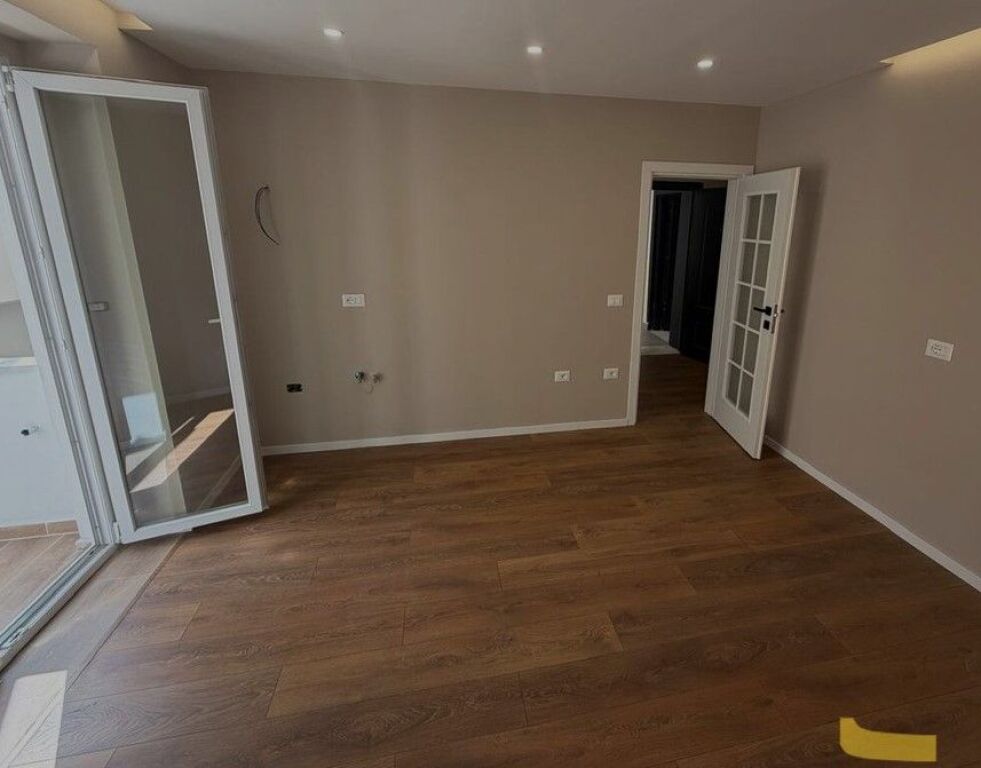 For sale, Apartment 1+1, Mine Peza Street, Tirana