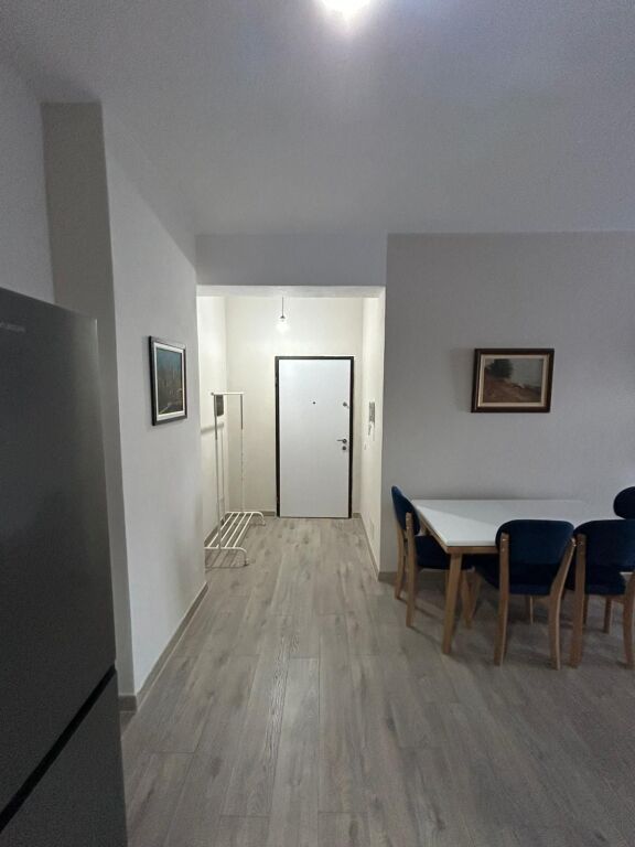 Jepet me qira apartament modern 1+1 tek Kompleksi Eshli! Brryli