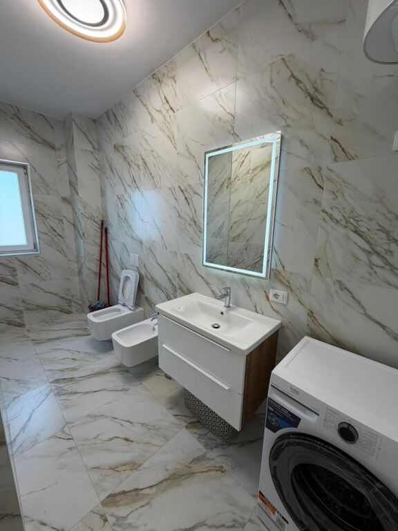 Apartament 1+1 me qira + 2 poste parkimi – Xhamllik