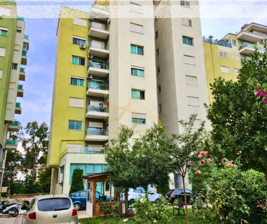 Shitet Apartament – Vlorë, Green Tower