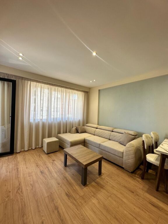 1+1,me post parkimi,urban gate astir,500 euro