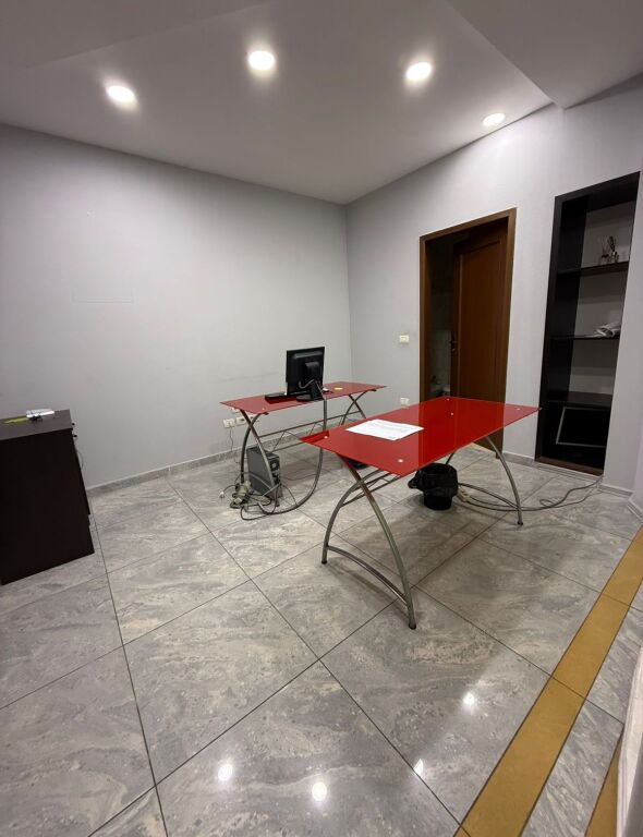 Zyre per qera 55m2 ne Qender