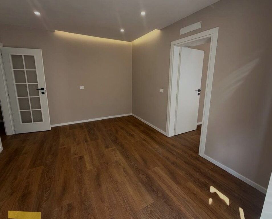 For sale, Apartment 1+1, Mine Peza Street, Tirana
