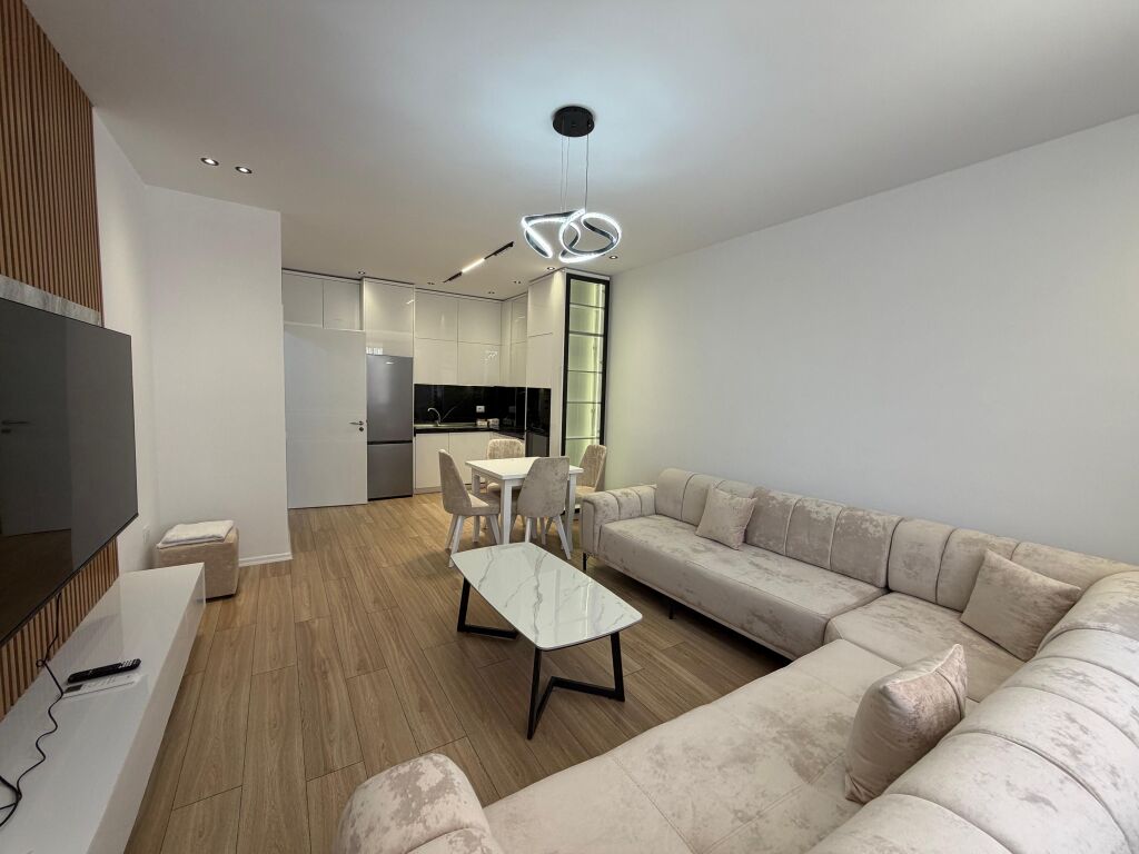 Jepet me Qera Apartament 1+1 , Astir