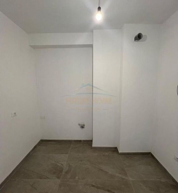 Qera, Ambient biznesi,Myslym Shyri