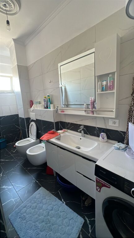 Jepet me qira apartament 1+1