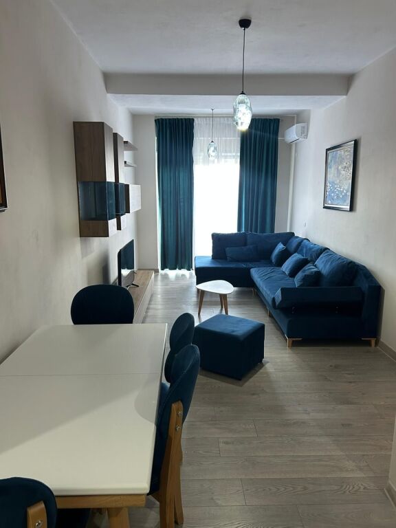 Jepet me qira apartament modern 1+1 tek Kompleksi Eshli! Brryli