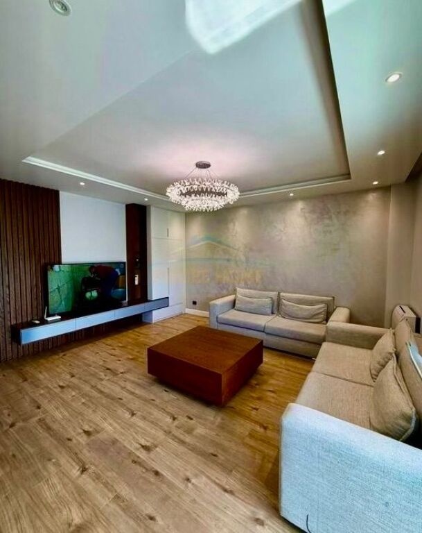 🏔️ Lusso e Privacy a "Sofia Hill Residence" – 3+1+2 con 2 Posti Auto! ✨