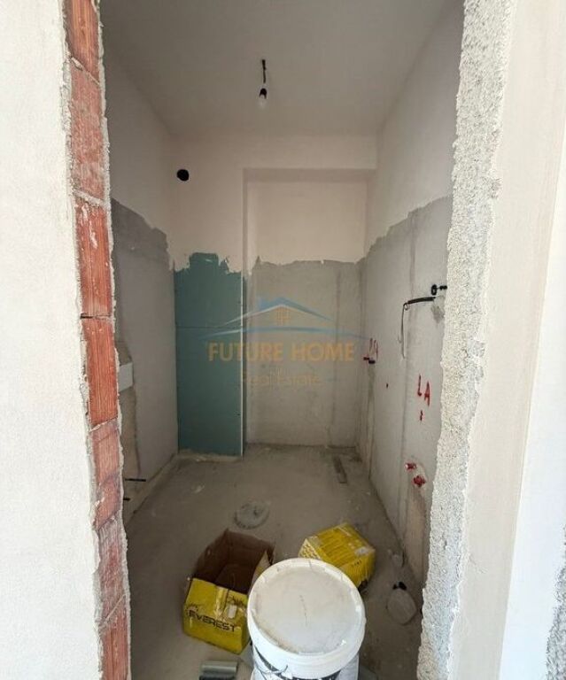 For sale, Apartment 2+1+2+Storage, near Alidemi Field, Tirana., Tirana.