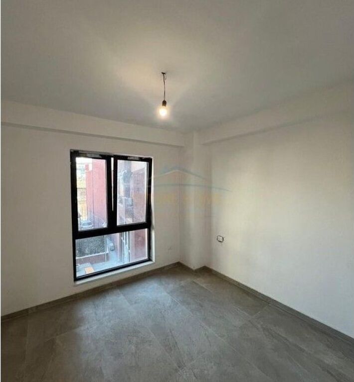 Qera, Ambient biznesi,Myslym Shyri