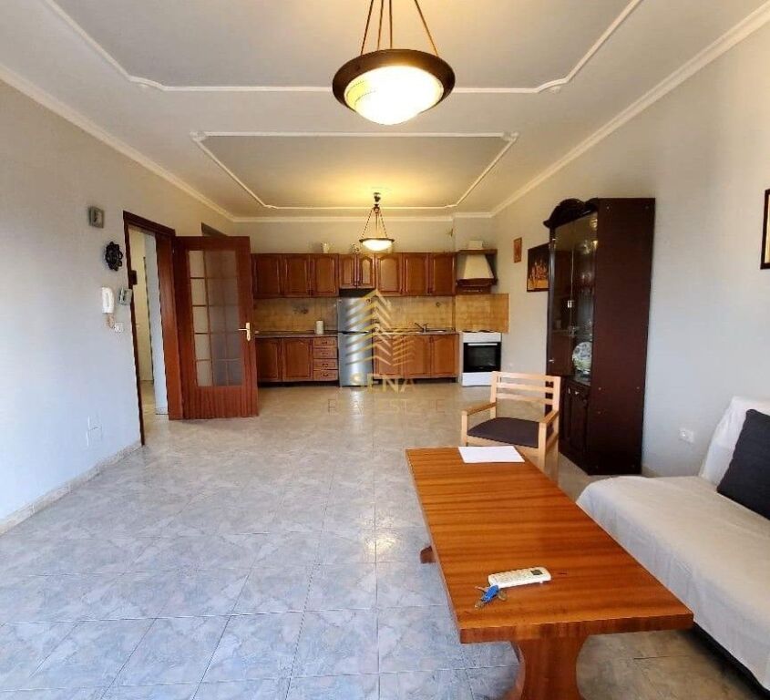 Affitto, Appartamento 1+1+balcone+deposito, Via Bardhyl, 45.000 Lek/mese.