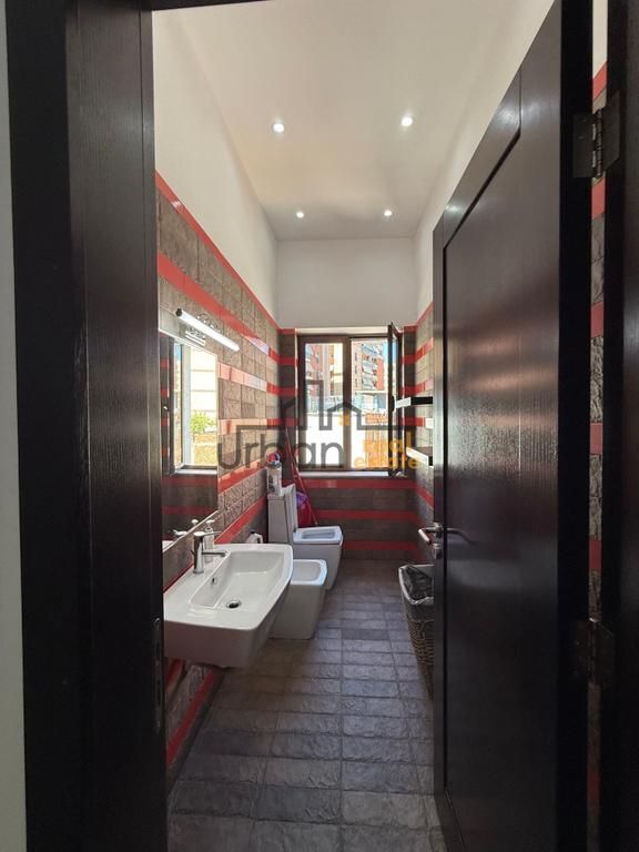 Qera, Apartament 2+1+2, Rruga Barrikadave, Tiranë - 1200€ | 120 m²