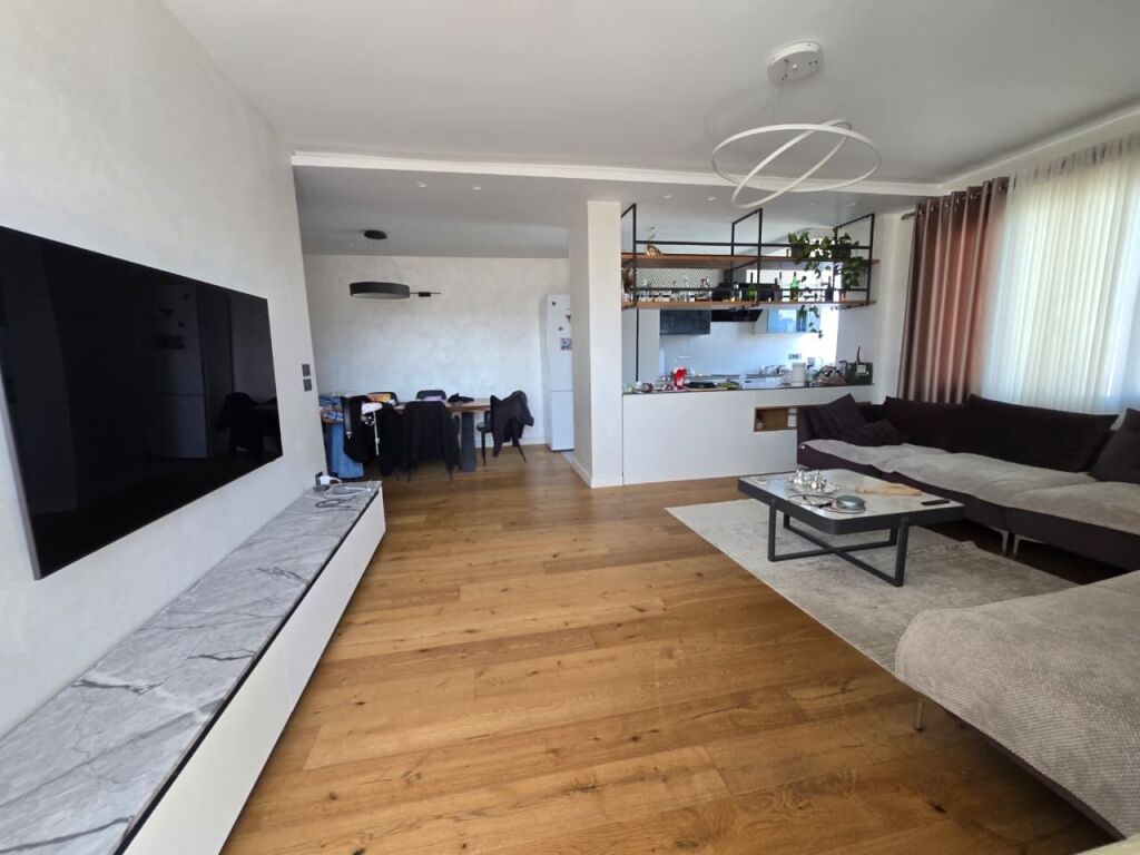 SUPER APARTAMENT PER SHITJE TEK STADIUMI DINAMO