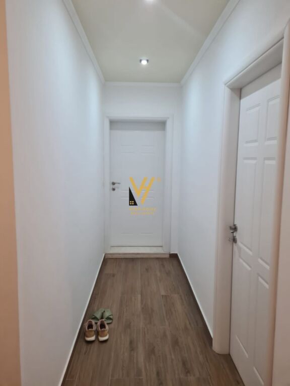 JEPET ZYRE 145 M2 ME QERA TE QYTETI STUDENTI 80.000 LEKE