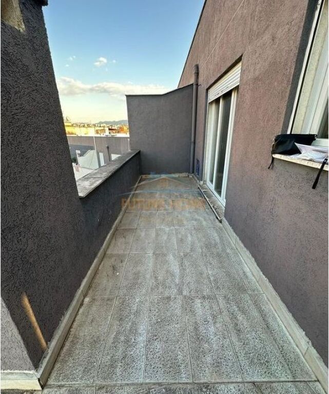 Shitje, Penthouse, Bulevardi Zhan Dark,Tiranë.
