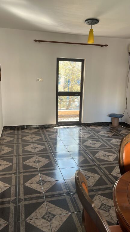 Laprak Jepet Apartament 2+1 Me Qera