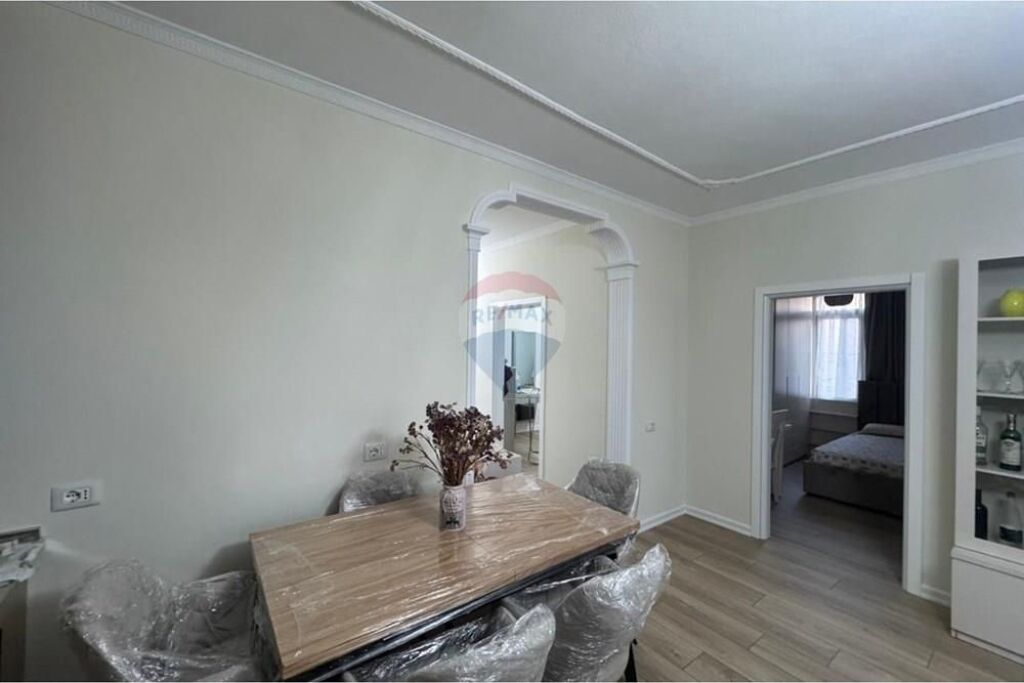 Apartment 3+1+2, Bajram Curri Boulevard