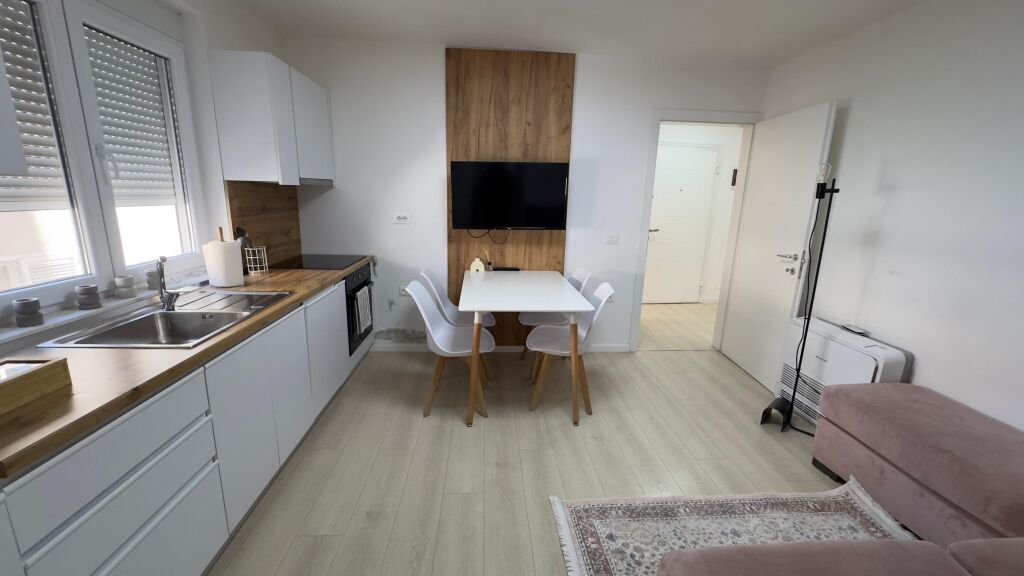 Shitet apartament 3+1 tek Mine Peza!