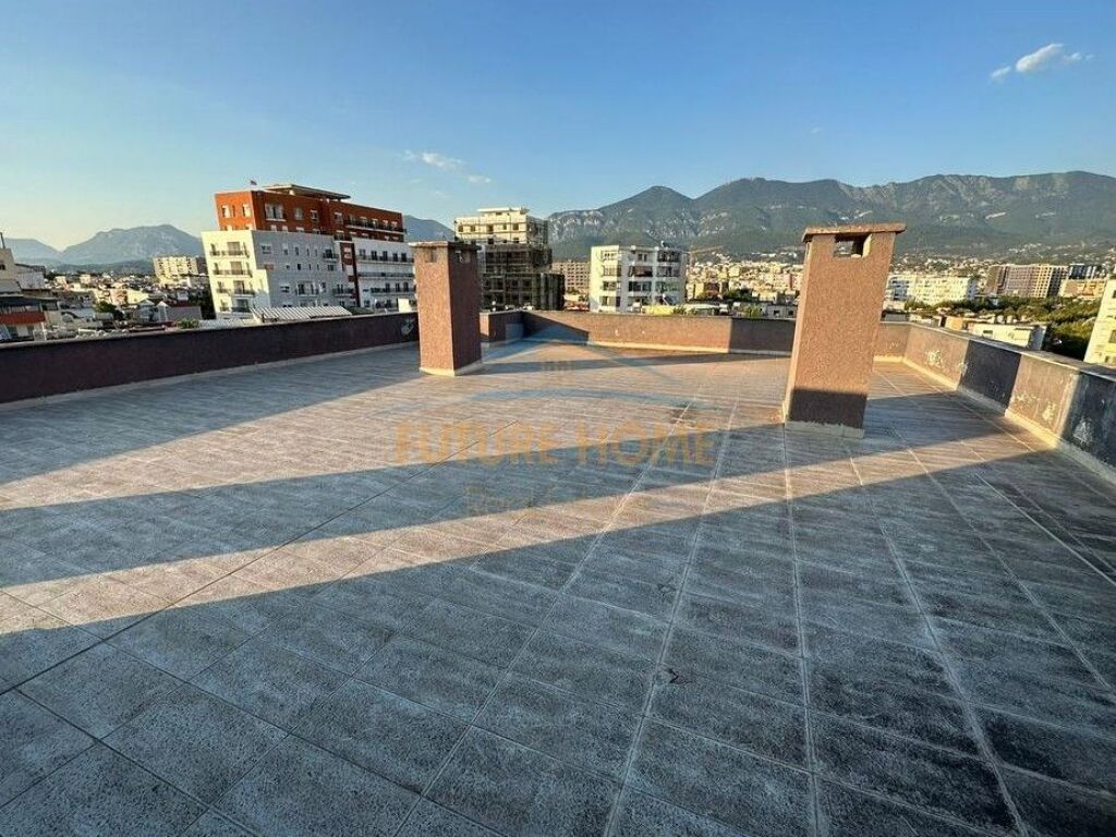 Shitje, Penthouse, Bulevardi Zhan Dark,Tiranë.