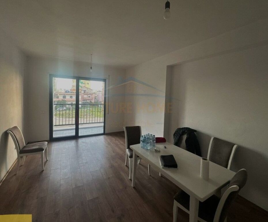 Shitet, Apartament 2+1+2+Post Parkimi, Bulevardi Ri, Tirane