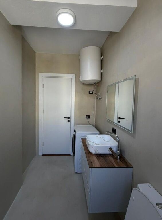 Apartament  2+1 + Gardërobë për Shitje – Përballë Kompleksit Delijorgji