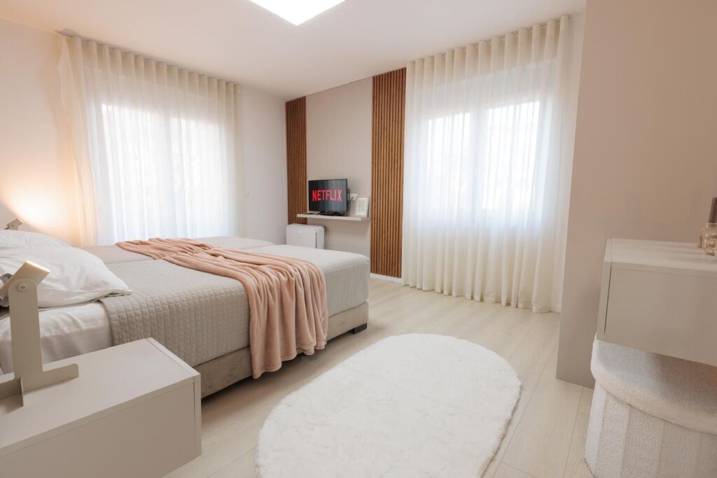 Shitet apartament 3+1 tek Mine Peza!