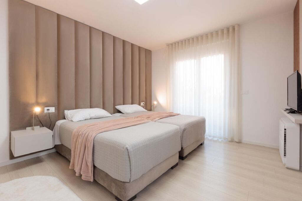 Shitet apartament 3+1 tek Mine Peza!