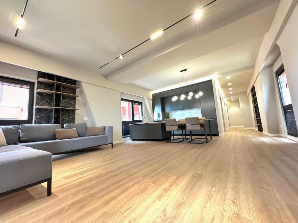 GARDEN BUILDING, Vendo super appartamento. 2+1+2 bagni