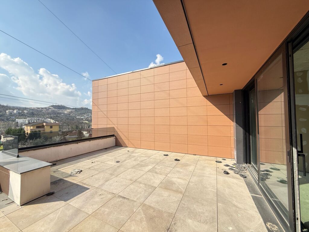 🏡 Vilë e Bashkangjitur për Shitje pranë TEG