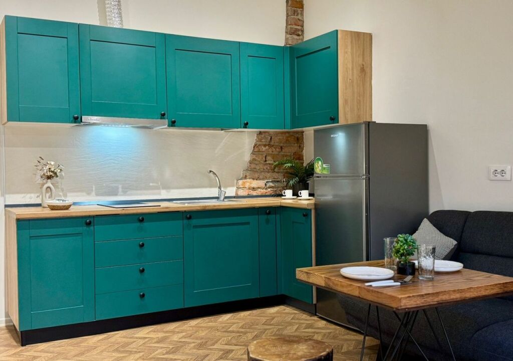 Appartamento in Affitto a Komuna e Parisit - 600 EUR