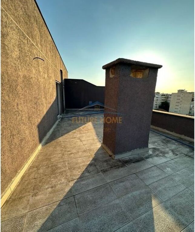 Shitje, Penthouse, Bulevardi Zhan Dark,Tiranë.