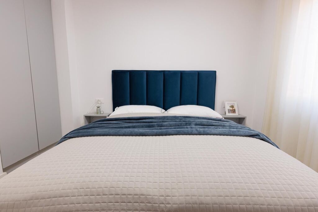 Shitet apartament 3+1 tek Mine Peza!