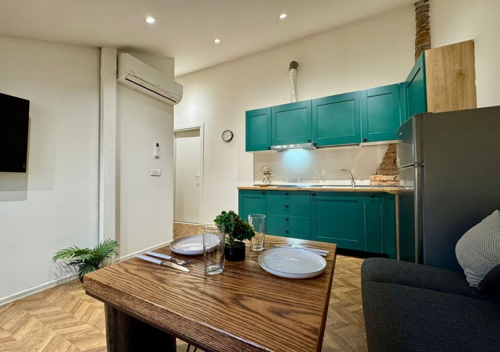 Appartamento in Affitto a Komuna e Parisit - 600 EUR