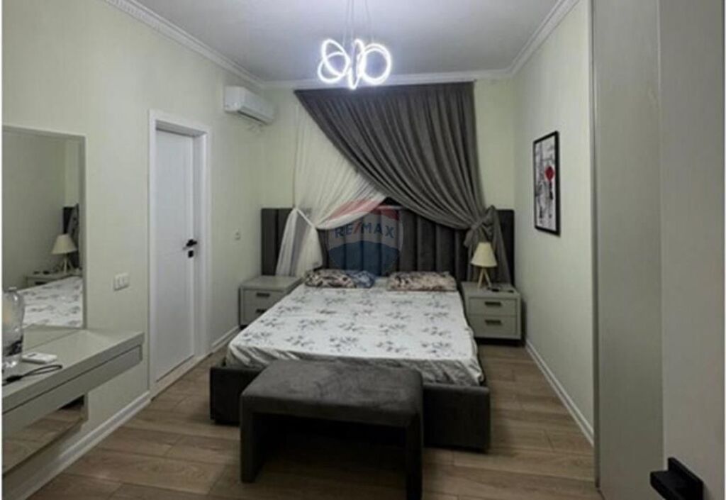 Apartment 3+1+2, Bajram Curri Boulevard