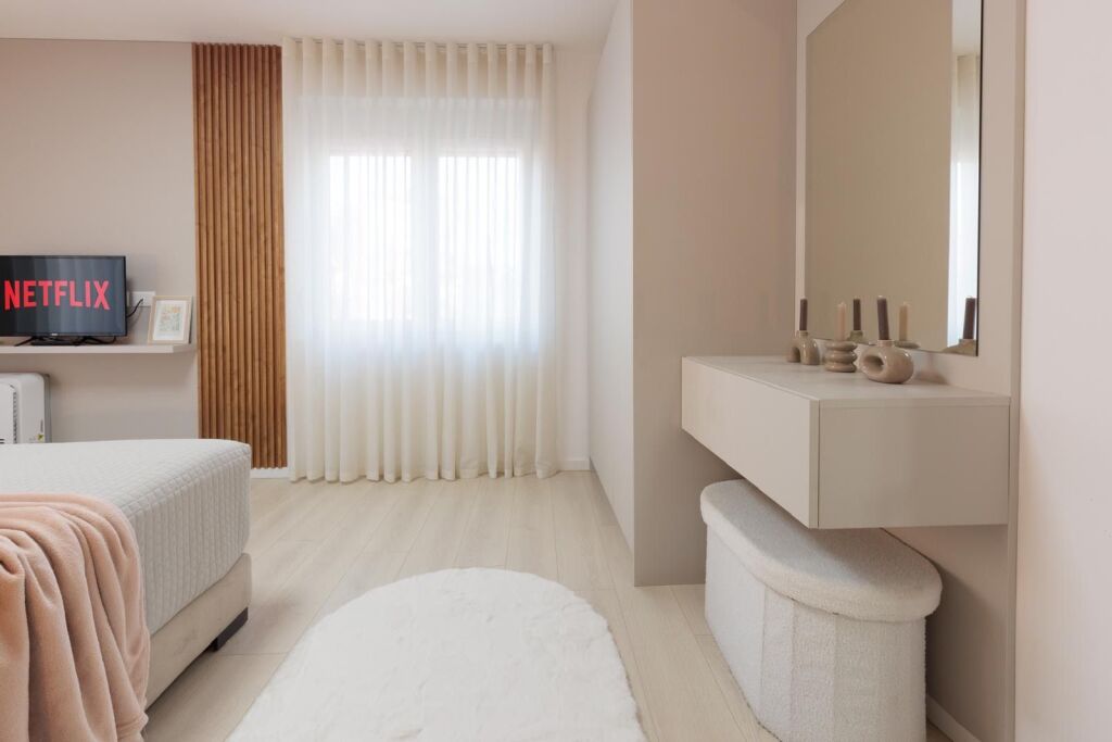 Shitet apartament 3+1 tek Mine Peza!