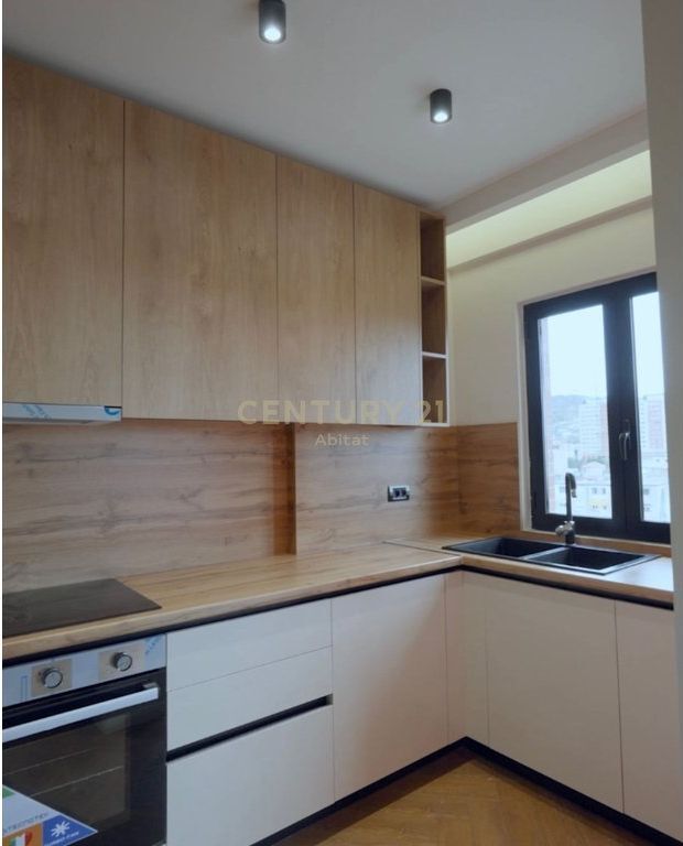 APARTAMENT 2+1 dhe GARDEROBE PER SHITJE, PERBALLE DELIJORGJIT