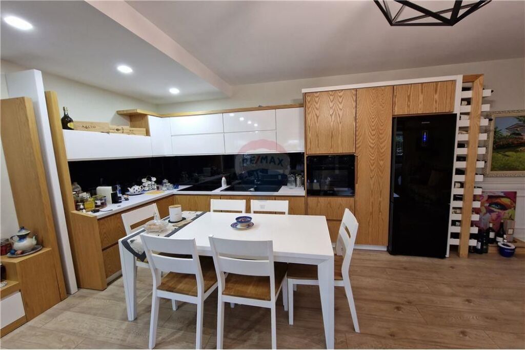 APARTAMENT LUKSOZ 2+1 + VERANDË NË SHITJE – UJI I FTOHTË, VLORË