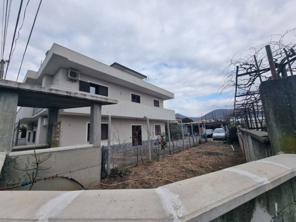 Lezhë SMT - Shitet Vilë