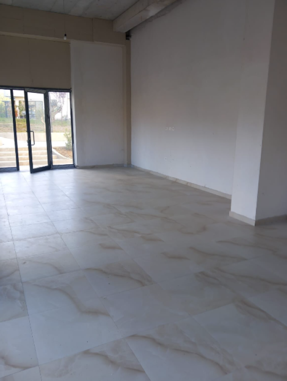 🏢 AMBIENTE COMMERCIALE IN AFFITTO – ZONA DEL PORCELLANA