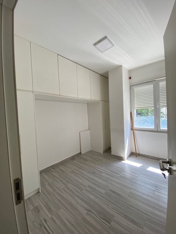 Jepet me qera Apartament 1+1 ne rrugen 5 Maj