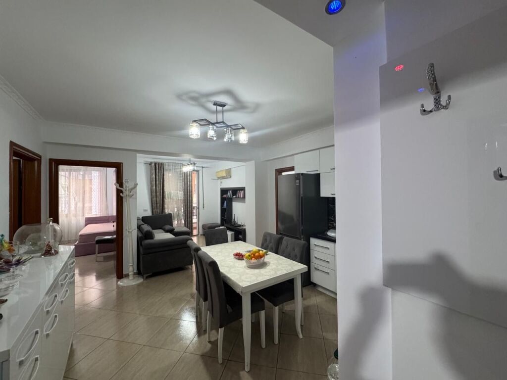 Vendesi in vendita 3+1+2 vicino al Rrethi in Astir