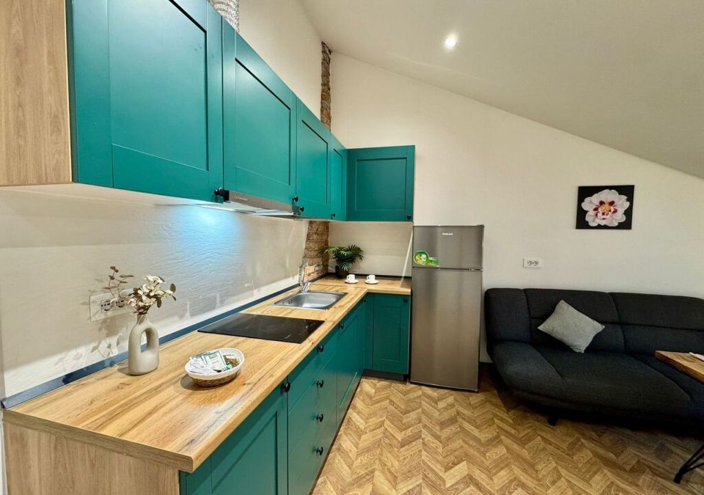 Appartamento in Affitto a Komuna e Parisit - 600 EUR