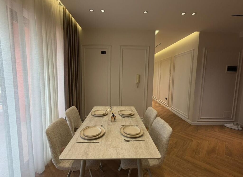 Apartament  2+1 + Gardërobë për Shitje – Përballë Kompleksit Delijorgji