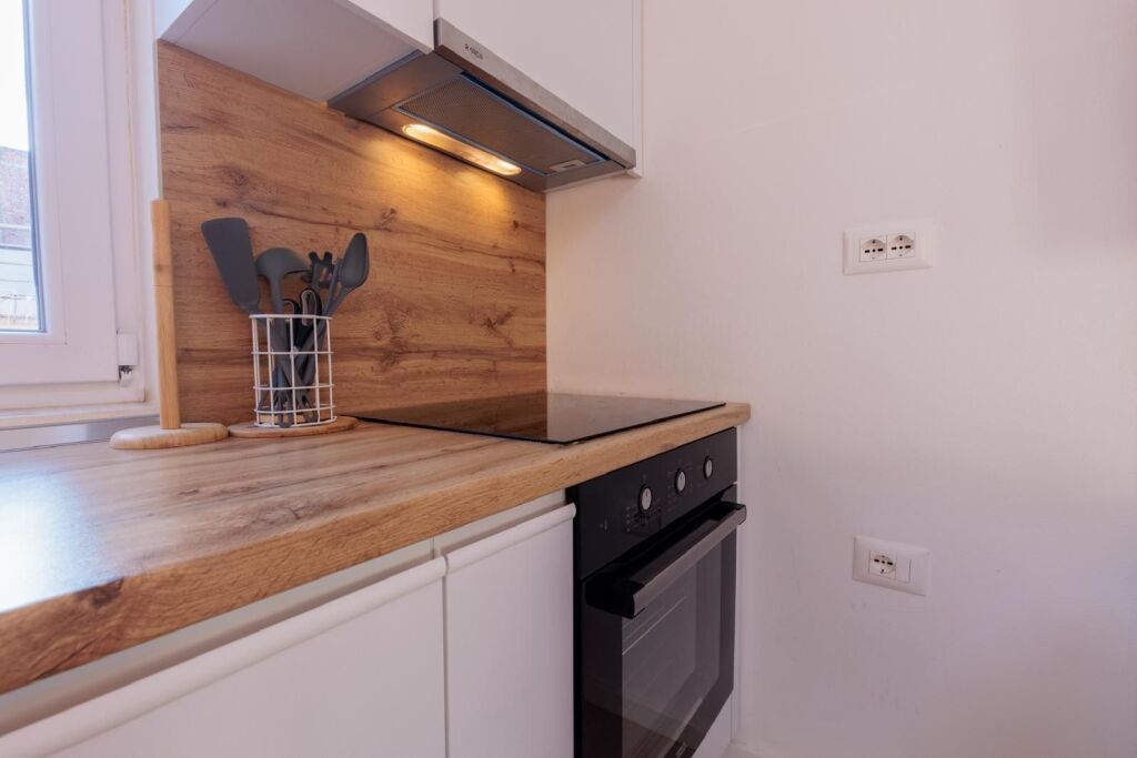 Shitet apartament 3+1 tek Mine Peza!