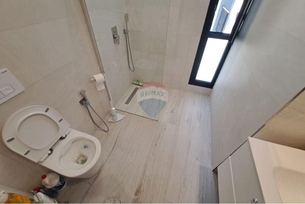 🌊 APARTAMENT LUKSOZ  2+1+2 NË SHITJE – LUNGOMARE, VLORË