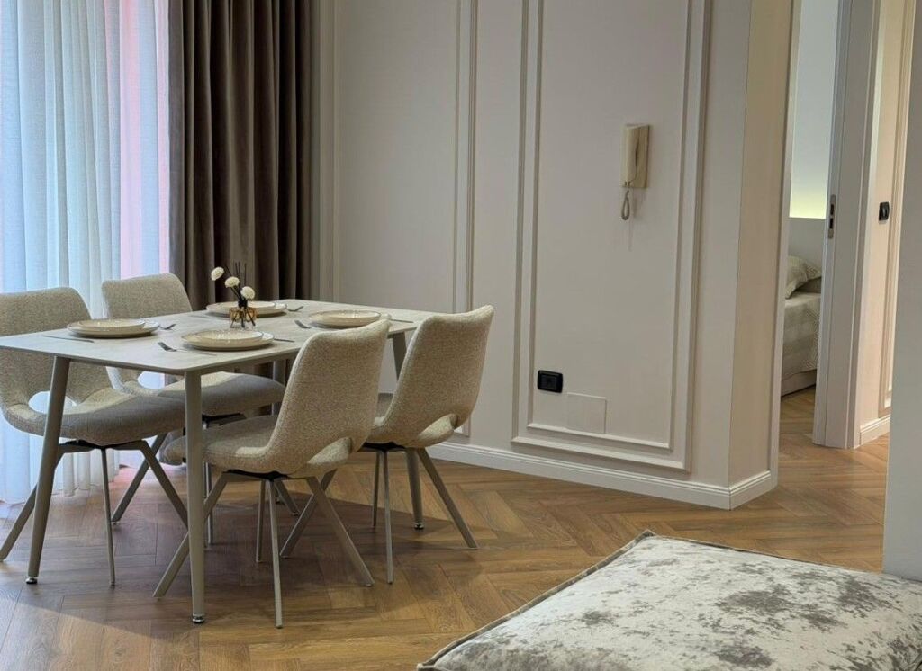 Apartament  2+1 + Gardërobë për Shitje – Përballë Kompleksit Delijorgji