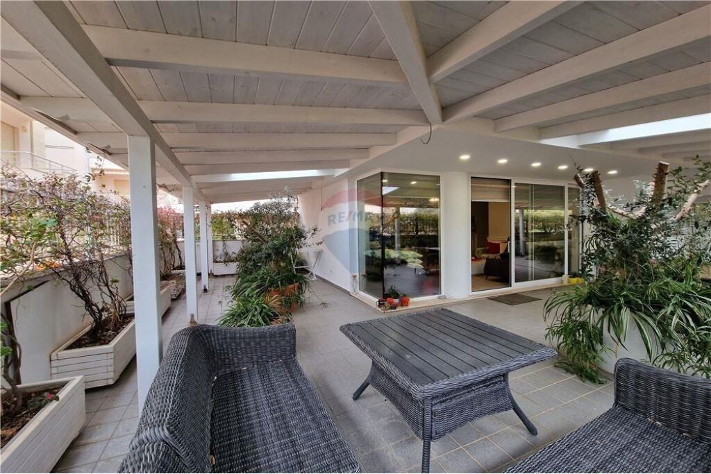 APARTAMENT LUKSOZ 2+1 + VERANDË NË SHITJE – UJI I FTOHTË, VLORË