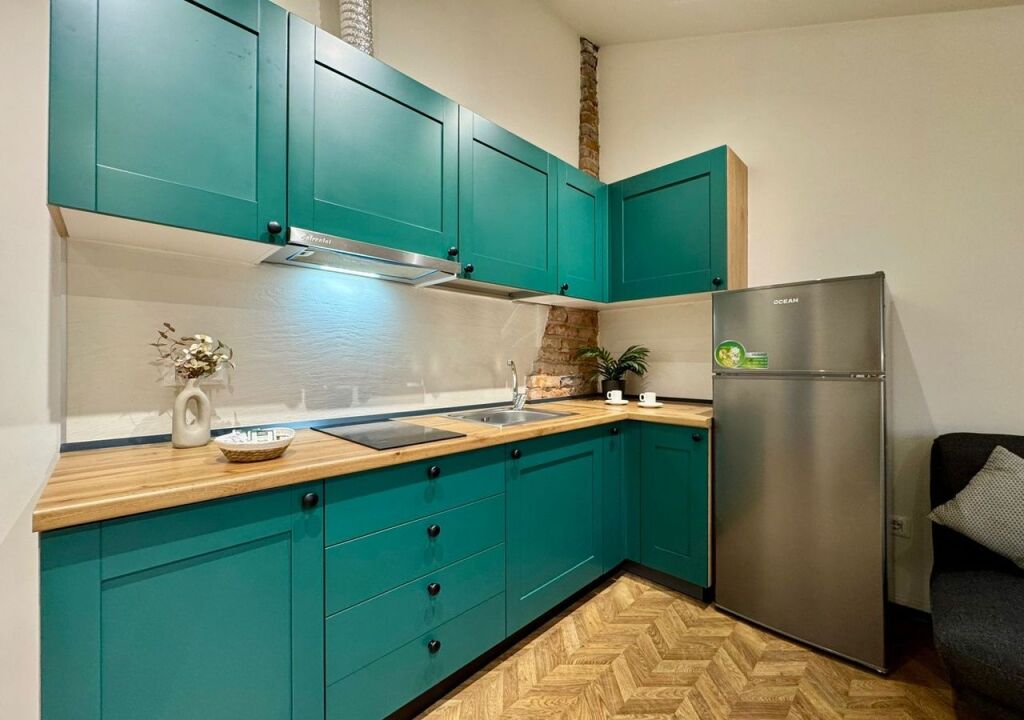 Appartamento in Affitto a Komuna e Parisit - 600 EUR