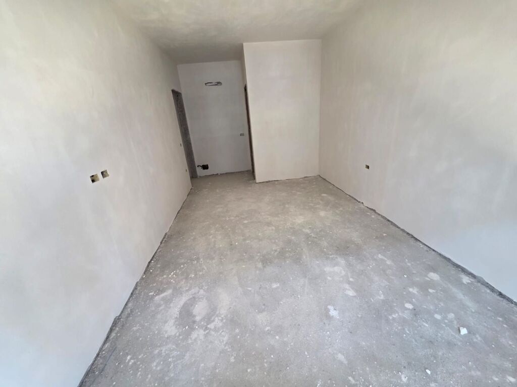 📍Mbi Maternitetin e Ri Shitet Apartament 2+1+2