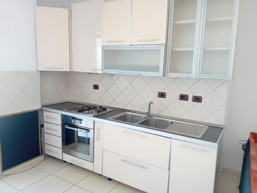 1+1 arredato di fronte a Delijorgji